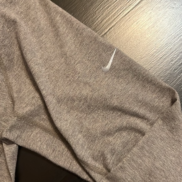 Nike dri fit top women’s small - Picture 5 of 7